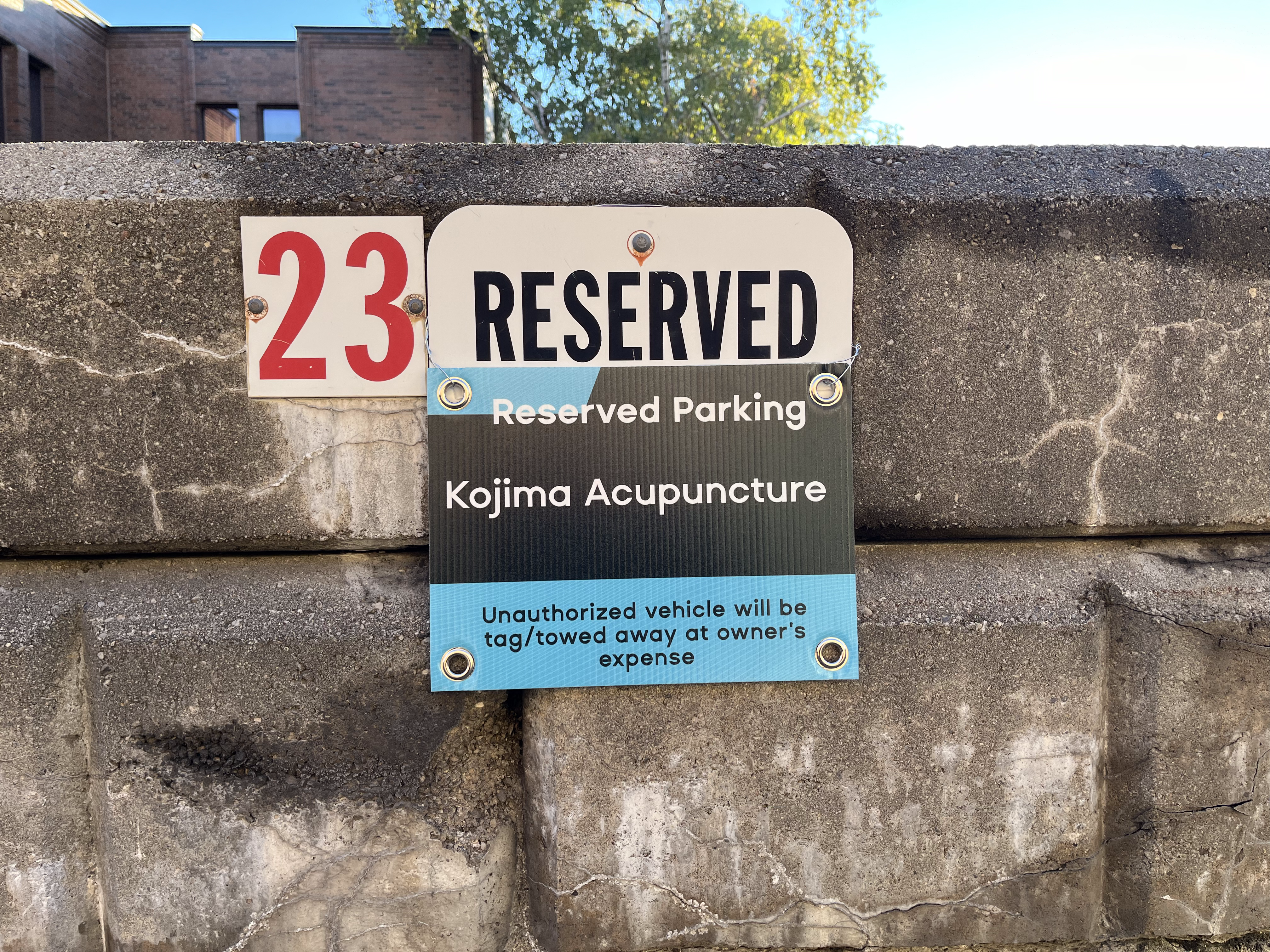 Parking lot and visitor parking at Kojima Acupuncture Clinic